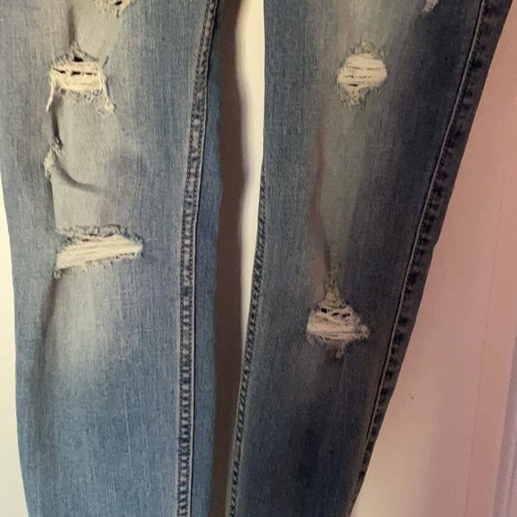 NWOT HOLLISTER CROP JEAN, SIZE 5/W27 - Picture 3 of 8